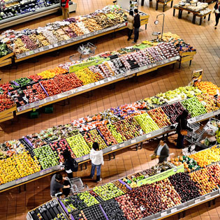 fruits et légumes chez un primeur