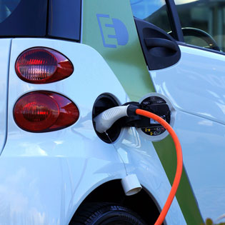 voiture électrique en pleine charge