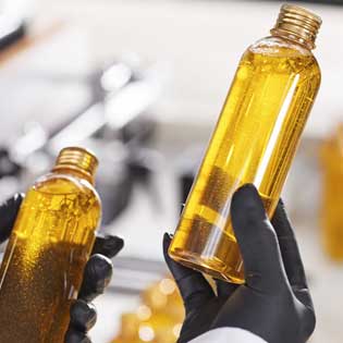 flacons d'huile en laboratoire