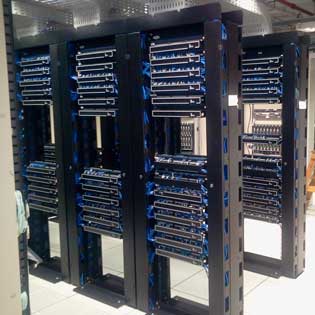 baies informatiques dans un datacenter