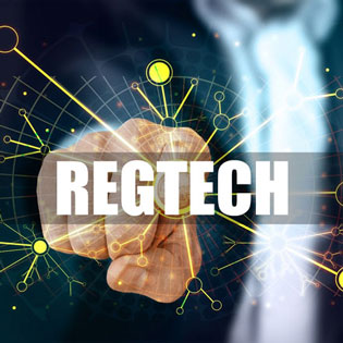 main appuyant sur le mot regtech