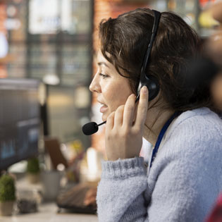 téléopératrice en ligne