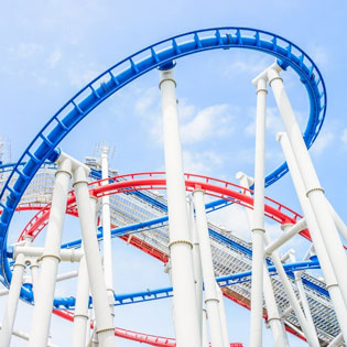 manège à sensation dans un parc d'attraction