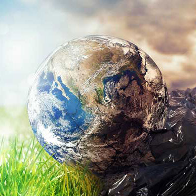planète terre partagée entre environnement et pollution