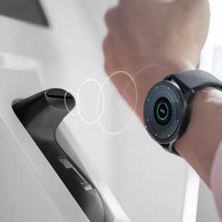 montre connectée avec puce RFID