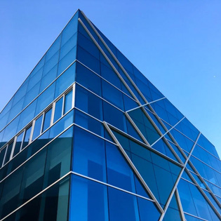 immeuble moderne en verre