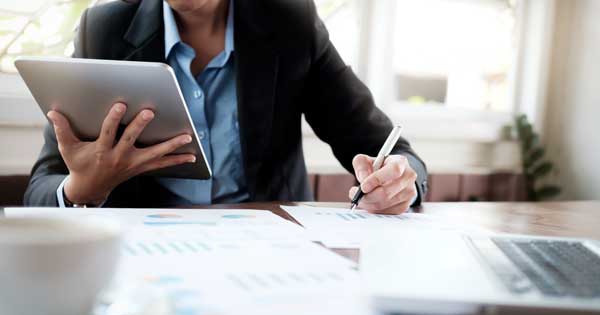 La crise complique la donne pour les assureurs
sur le marché des microentreprises, TPE et PME