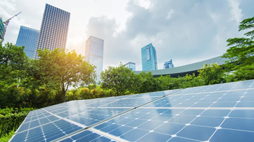 Panneaux solaires en environnement urbain pour la production d’énergie renouvelable