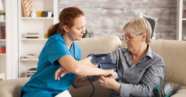 Hospitalisation à domicile : un secteur qui doit encore relever de nombreux défis